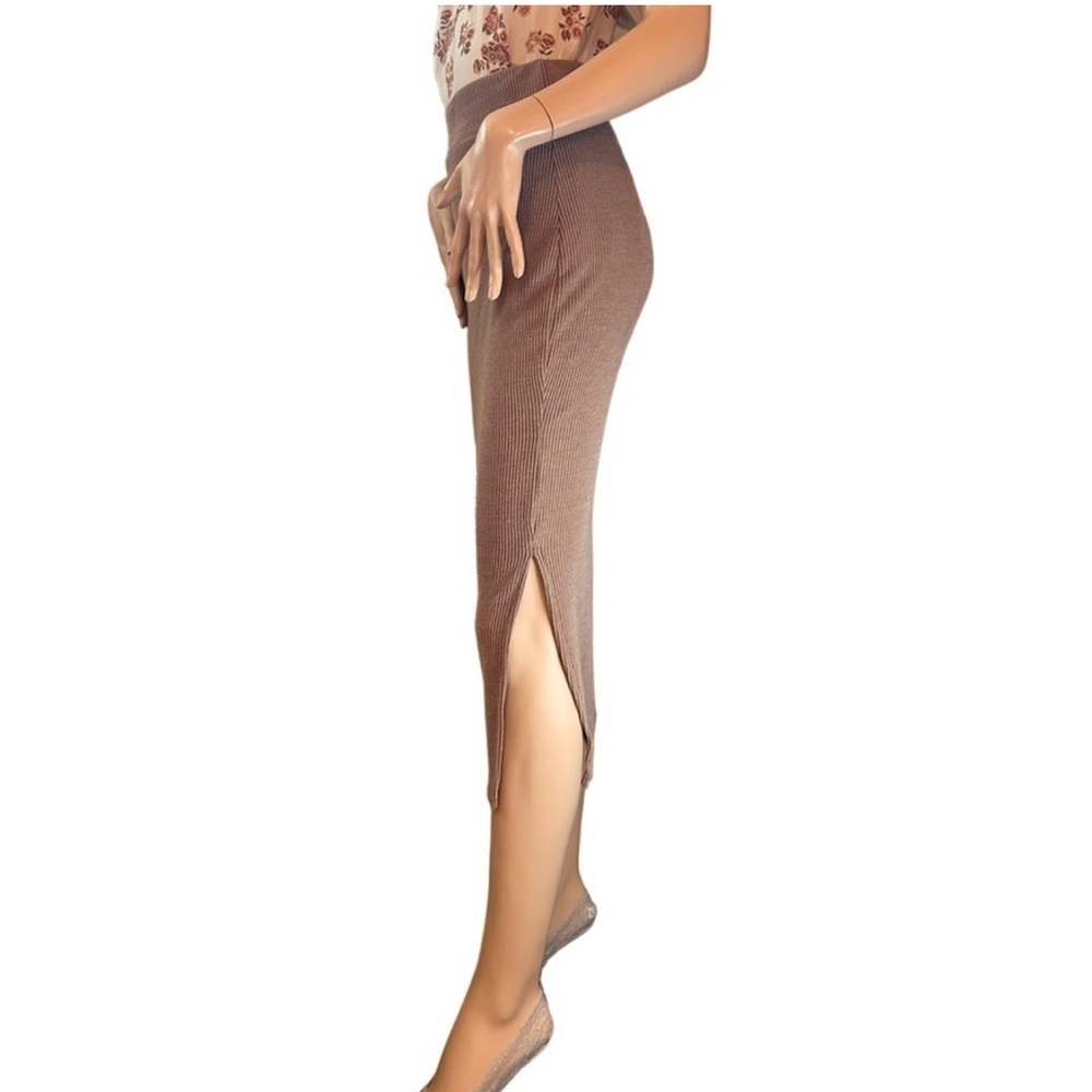 Ribbed dark Tan Midi Skirt - Picture 5 of 10